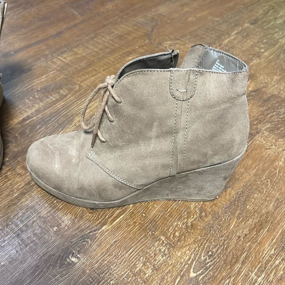 Tan Wedges